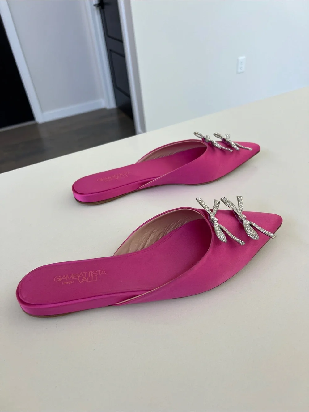 Giambattista Valli crystal bow hot pink satin pointed toe flats slip on mules